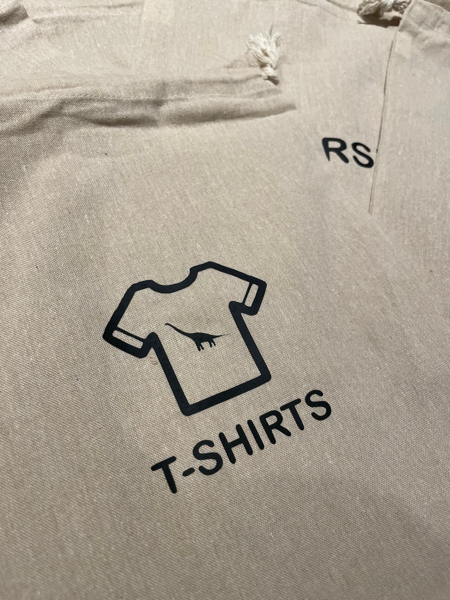 T-shirts m. dino