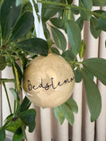 Indlæs billede i galleri, Julekugle kun med navn